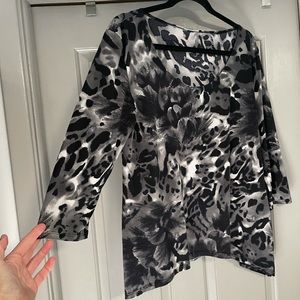 Size XL Women's Black & Gray Printed Scoop Neck Top